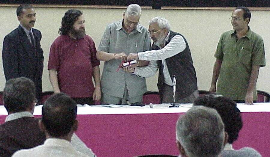 booksigning-05-nov2002.jpg