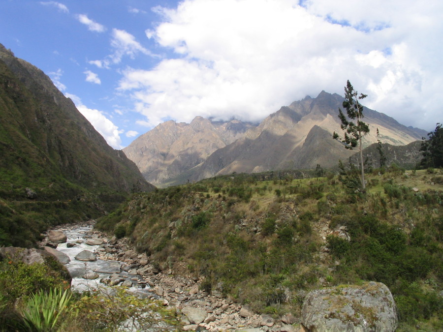 0261-river+mtns-from-train.jpg